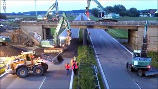 Brückenabbruch Abriss mit Bagger über die Autobahn Max Wild new Bridge Demolition Teil 2/3