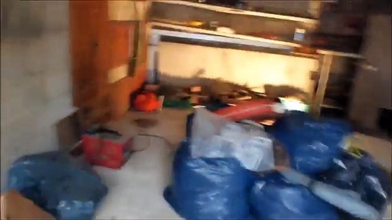 Débarras et découverte dun petit trésor