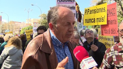 Descargar video: Miles de jubilados reclaman un sistema de pensiones digno