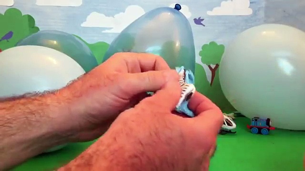 12 SURPRISE BALLOONS! Fun toys get popped from Balloons. Handy Manny, Thomas and Friends, and more!