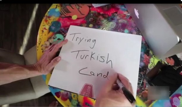 Cinsel İçerikli Film Yıldızı Johnny Sins, Türk Atıştırmalıklarını Denedi, Sosyal Medya Yıkıldı