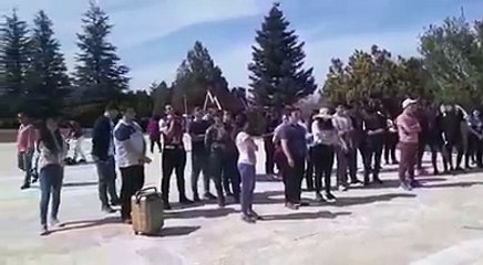 ŞEHİTLER TEPESİ BOŞ DEĞİL ŞİİRİ HABİB AKALIN OKUYOR ... ŞEHİT SANCAKTAR MEHMETÇİK ANITINI CANLI ANLATIM .....