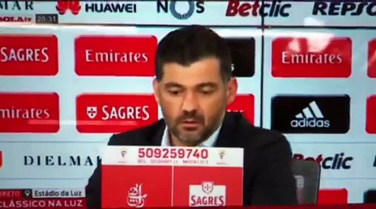 Sérgio Conceição em momento LIKE A BOSS na conferência de imprensa