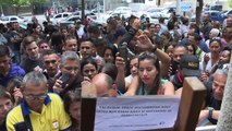 Venezolanos abarrotaron consulado chileno en busca de visa