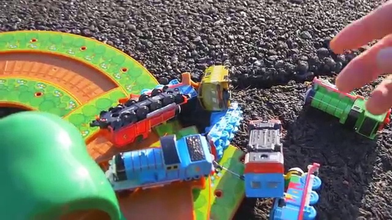 Tomica Thomas Toys　Lets play with you outside!