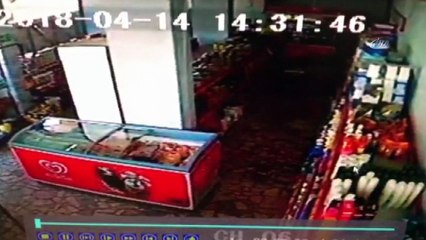 Sultanbeyli’de esnafları dolandıran şahıs kamerada