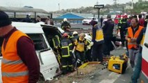 Kocaeli Tır ile minibüs çarpıştı, vali ve kaymakamların eşleri yaralandı