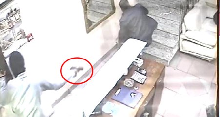 Silahlı ve Maskeli 2 Kişi Oteli Basıp Kurşun Yağdırdı