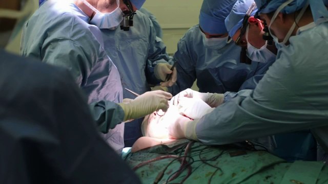 Je suis éberlué par le courage du patient Jérôme Hamon est le premier homme greffé deux fois du visage