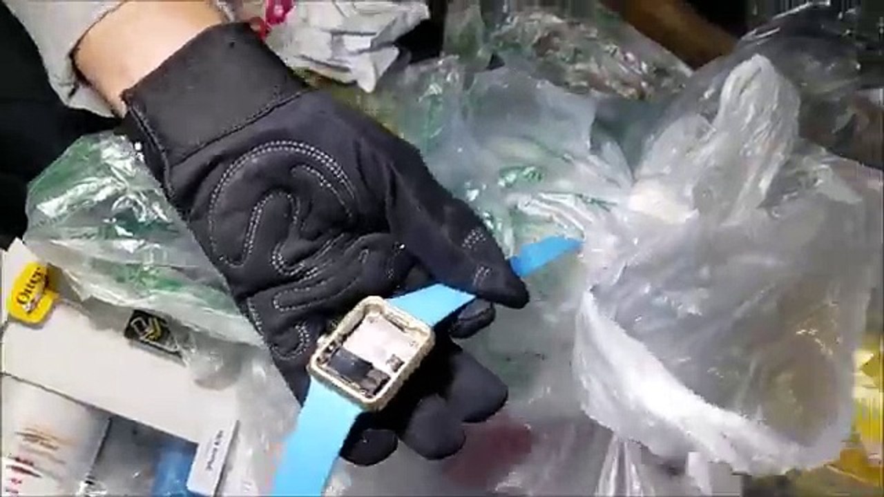 FOUND GOLD APPLE WATCH!!! Apple Store Dumpster Dive Jackpot!!