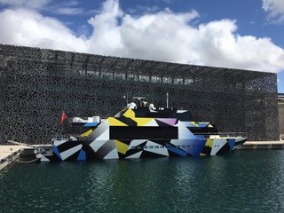 Guilty Yacht, une oeuvre d'art flottante en escale à Marseille