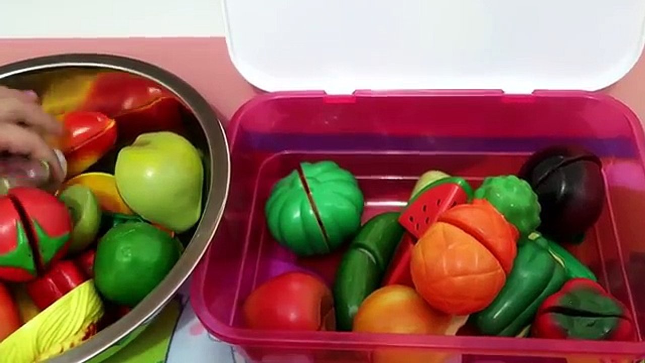 ❤️O QUE COLOQUEI NA GELADEIRA NOVA DA CASINHA DE BONECAS ?❤️ MLY KIDS