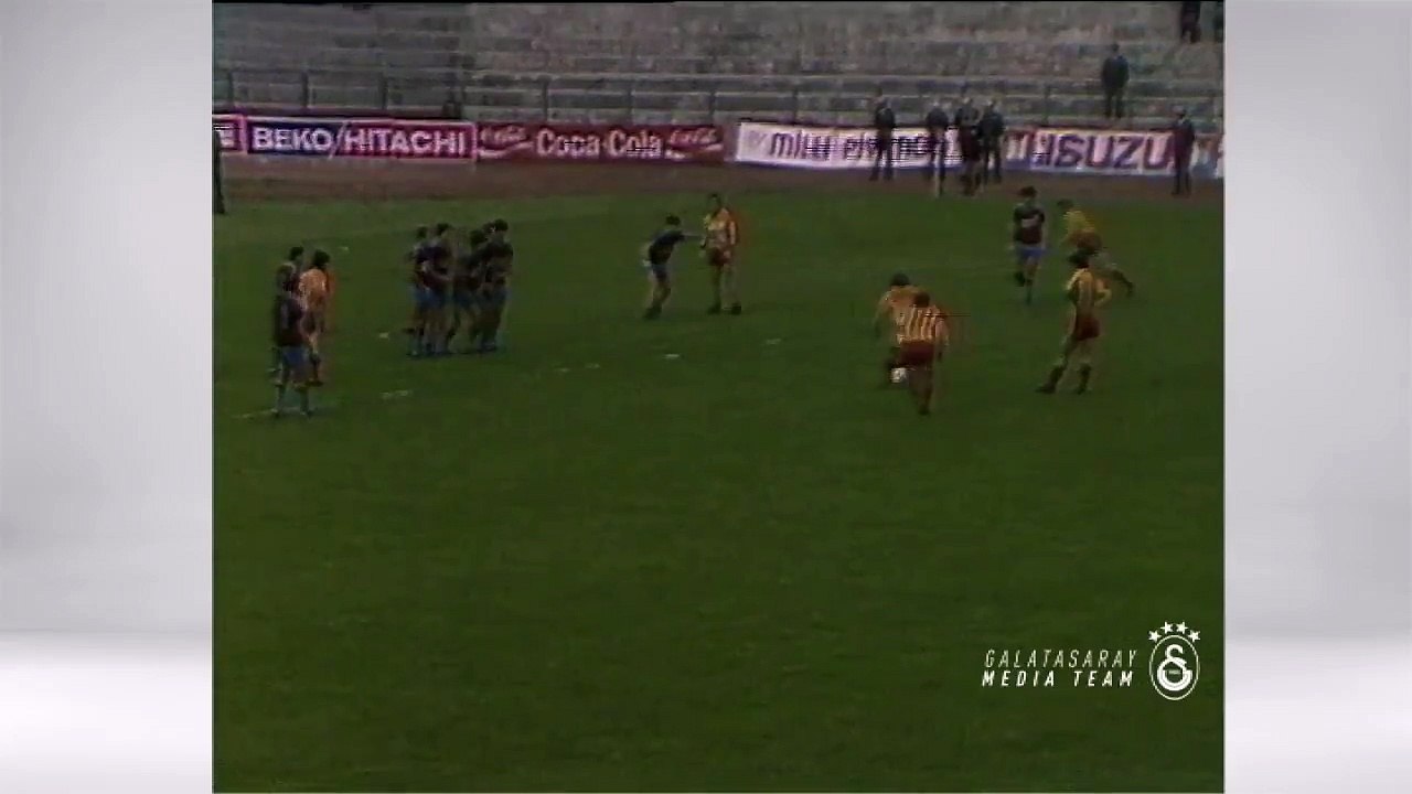 Fatih Terim, 33 yıl önce bugün #Galatasaray formasıyla son resmi golünü Trabzonspor ağlarına gönderdi!