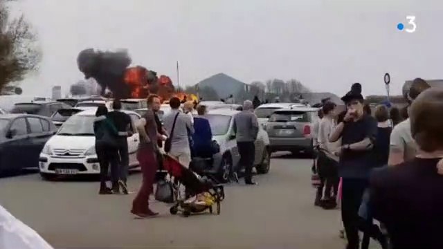 La vidéo incroyable d'un avion qui s'écrase à Bénifontaine (Pas-de-Calais)