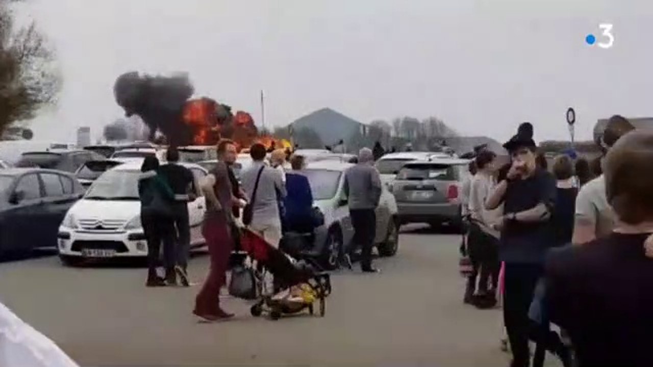 La vidéo incroyable d'un avion qui s'écrase à Bénifontaine (Pas-de-Calais)