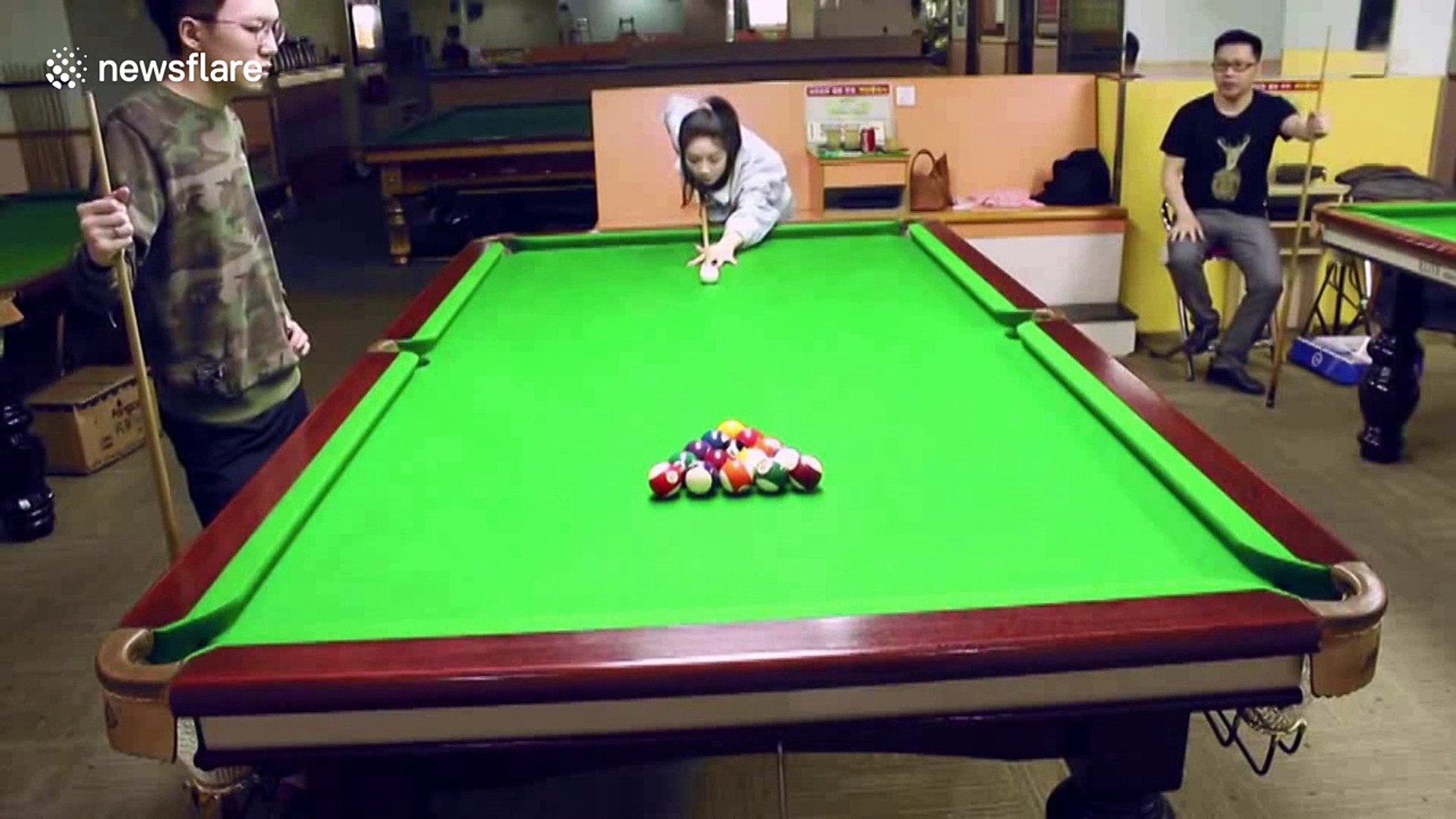 Chinese woman pulls off incredible trick shot - video Dailymotion
