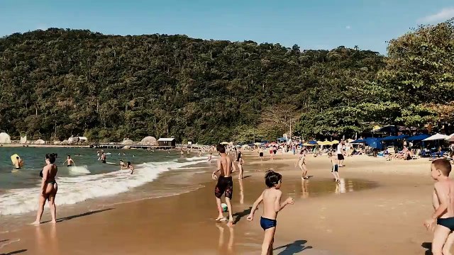 Praia de Laranjeiras - Balneário Camboriu-SC, Brasil