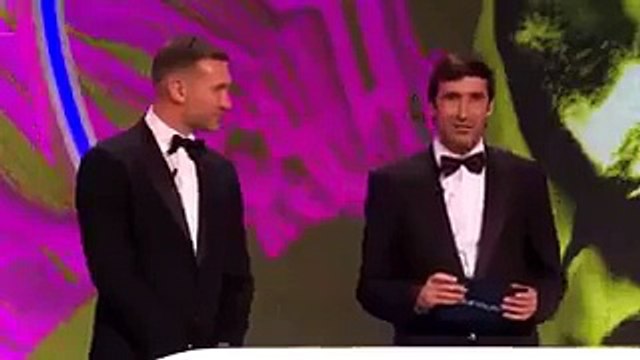 Federer wins Laureus Award for World Sportsman of the Year 2017.Roger must