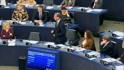 Descargar video: Un élu écologiste belge s'en prend très violemment à Emmanuel Macron et à sa politique en plein parlement européen - Regardez