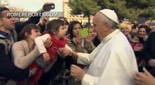 Francisco visita a los enfermos y ancianos de una parroquia romana