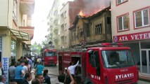 İki katlı tarihi ahşap binada yangın - AFYONKARAHİSAR