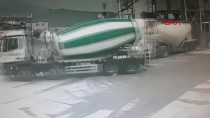 Kocaeli İşçinin Beton Mikserinin Altında Kalma Anları Kameraya Yansıdı