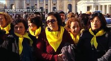 Cientos de voluntarios llevan a ancianos y enfermos a encuentros con el Papa Francisco