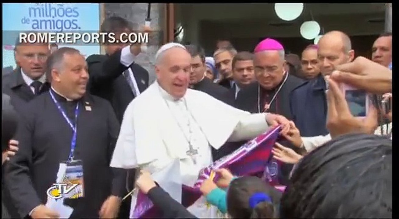 Papa a la comunidad de la favela: No se desanimen, no pierdan la esperanza