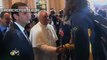 El Papa saluda a deportistas brasileños y recibe las llaves de la ciudad de Río de Janeiro