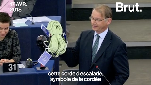 Parlement européen : un député belge offre une corde à Emmanuel Macron