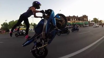 Hot Girl Show Booty While Doing Crazy Stunts - Crazy girl does motorcycle stunts on St. Louis streets 2018 - HDEntertainment