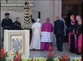 Benedicto XVI recuerda en Loreto a los jóvenes y familias que sufren por la de crisis