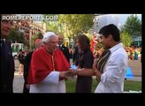 Benedicto XVI atraviesa la Puerta de Alcalá con jóvenes de los cinco continentes