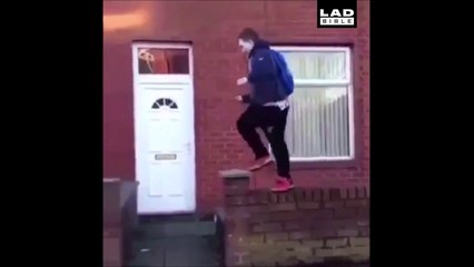 Lui c'est pas le roi du parkour... Gamelle énorme