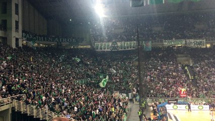 Αποθέωση στον Νικ Καλάθη από όλο το ΟΑΚΑ