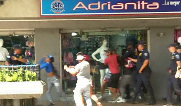 Incidente registrado en el centro de Guayaquil entre Metropolitanos y vendedores informales venezolanos