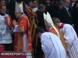 Viernes Santo: El Papa reza descalzo ante un crucifijo en la Basílica de San Pedro