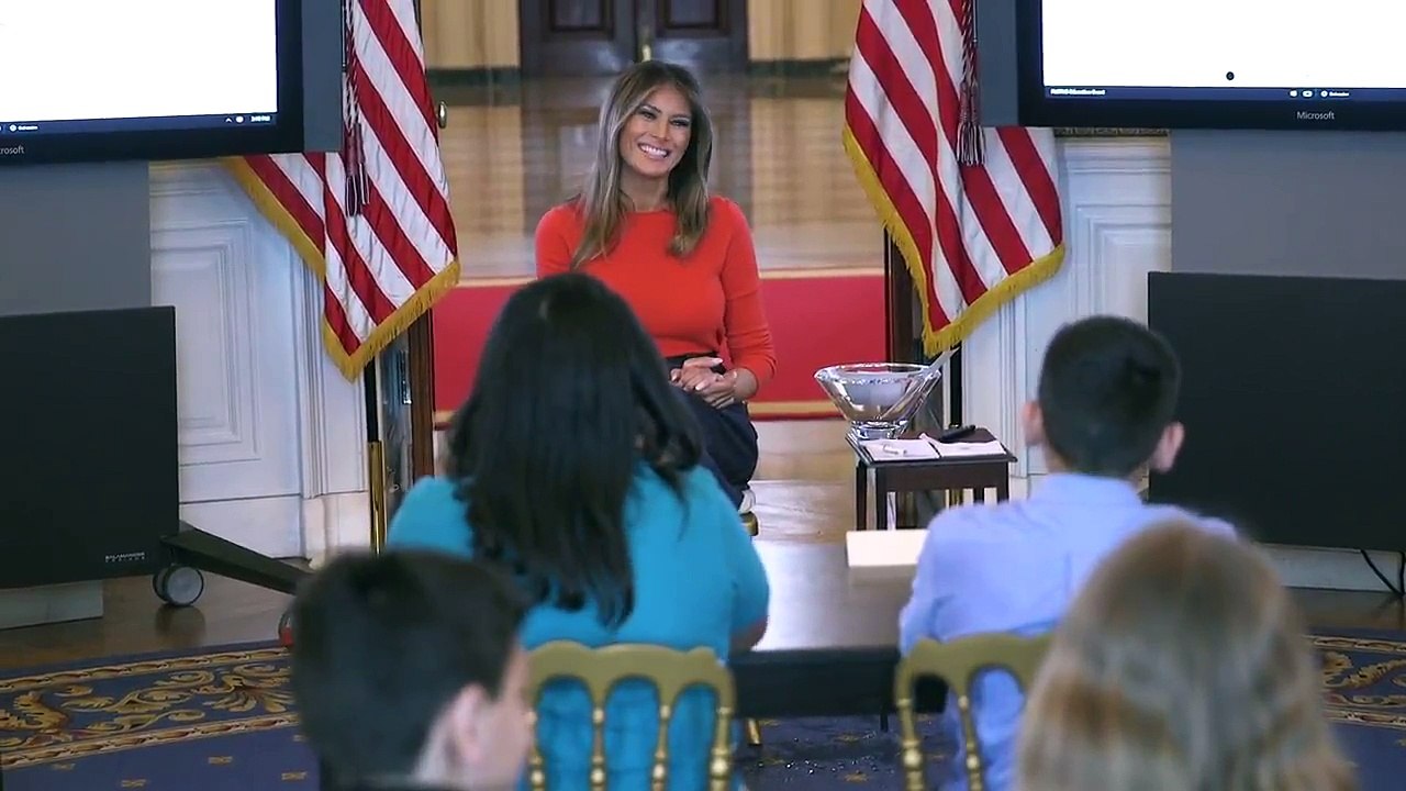 Melania Trump con gli studenti
