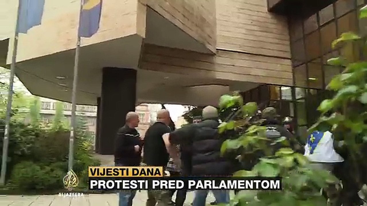 Sukob boraca i policije ispred parlamenta