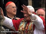 Benedicto XVI vestido de peregrino visita tumba de apóstol Santiago y ve el botafumeiro