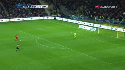 Seul face au gardien, David manque le doublé !