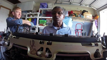Louisiana`s Last Traveling Typewriter Repairman Shares Love for Old Technology