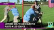 Dos jóvenes golfistas son grabados resolviendo un problema en el campo a los golpes