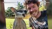 Selfies con animales salvajes en Instagram y Facebook promueven el maltrato animal - TomoNews