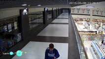 El ladrón mas lento de la historia roba atracción mecánica de un centro comercial de Bielorrusia