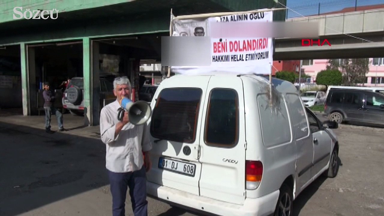 Alacaklı olduğu kişinin kimliğini pankart yaptırıp aracına astı