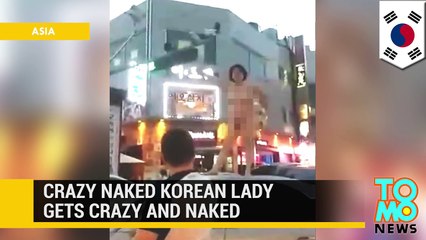 Mujer coreana en un ataque de locura se desnuda y comienza a saltar sobre un auto en Changwon
