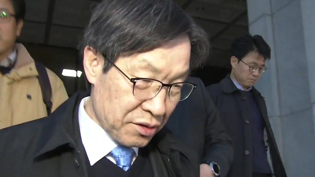 포스코 권오준 회장 전격 사임...중도 하차 논란 / YTN