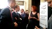 Emmanuel Macron en discussion avec Stéphanie Guidi, du salon de coiffure Platinium, de Saint-Dié-des-Vosges