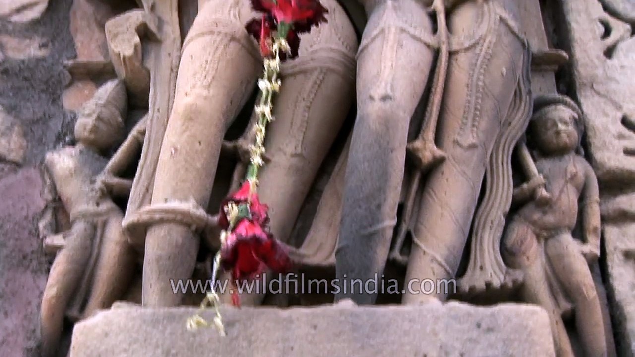 Complex sexual positions portrayed in the Khajuraho monuments - video  Dailymotion